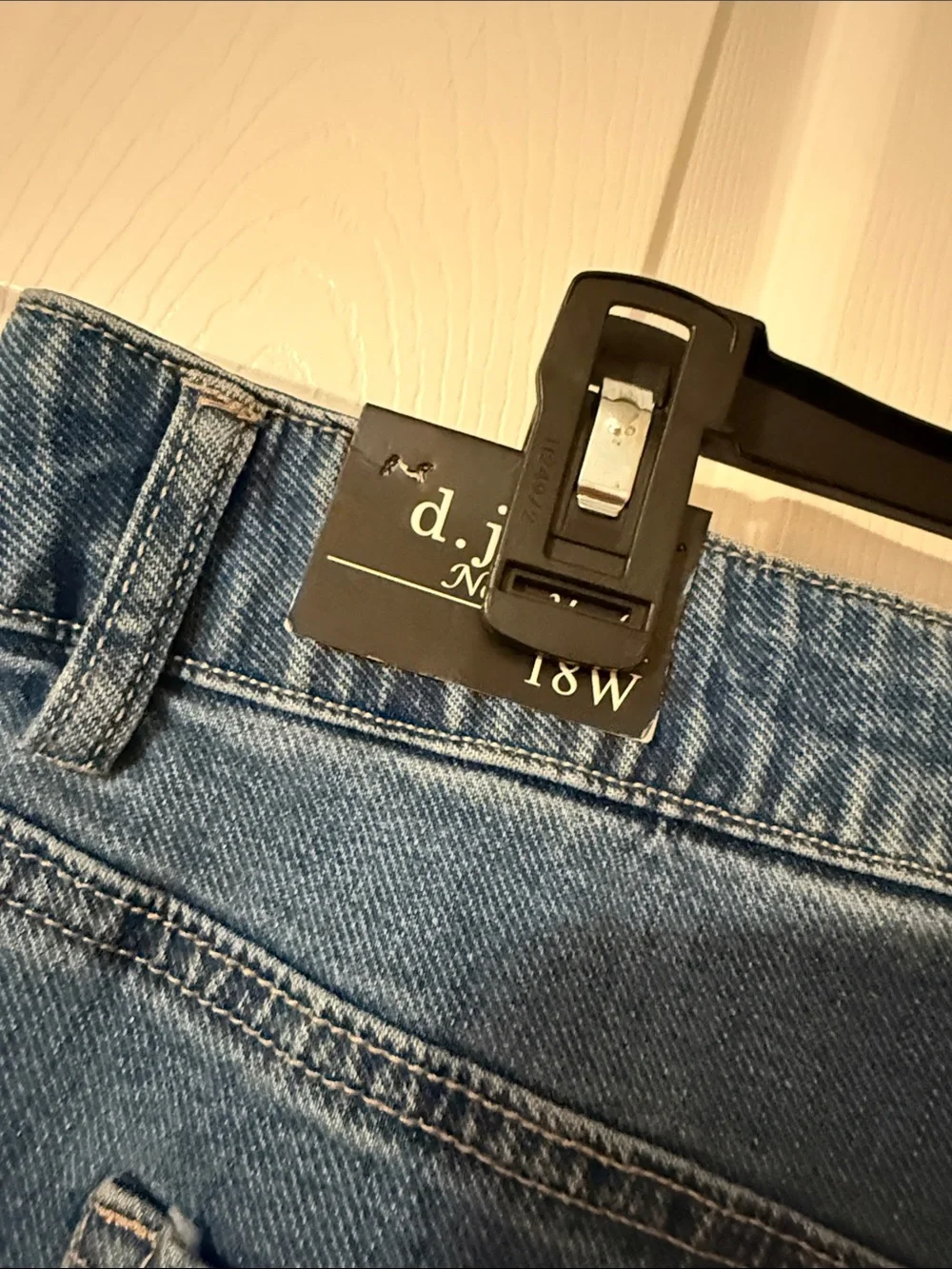 d. jeans Women’s Boyfriend Jeans - Medium Blue Wash